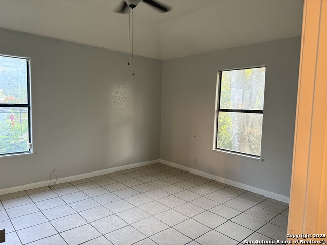 Image 21 of 27 For 2415 Wescott Ave