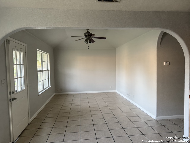Image 3 of 27 For 2415 Wescott Ave