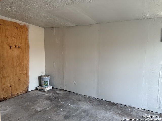 Image 5 of 27 For 2415 Wescott Ave