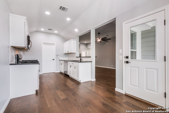Image 3 of 21 For 8407 Chalk Hill