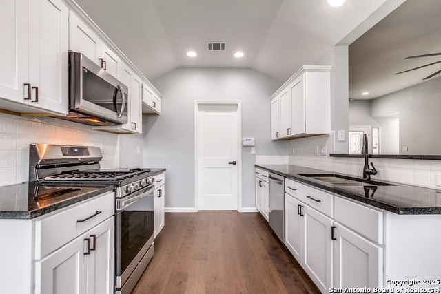 Image 4 of 21 For 8407 Chalk Hill