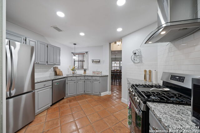 Image 11 of 32 For 9218 Fishers Hill