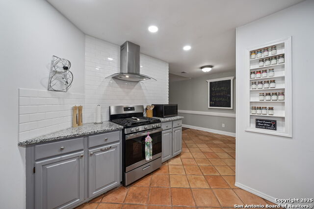 Image 12 of 32 For 9218 Fishers Hill