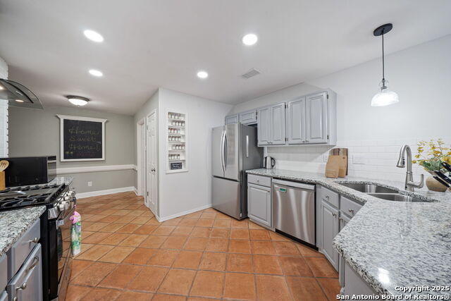 Image 13 of 32 For 9218 Fishers Hill