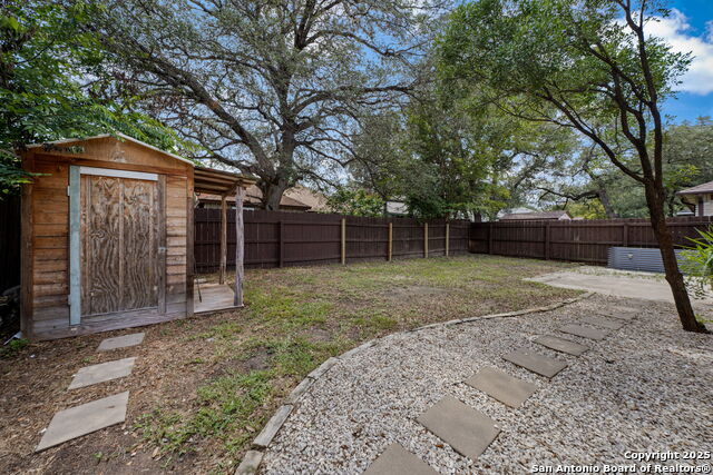 Image 31 of 32 For 9218 Fishers Hill