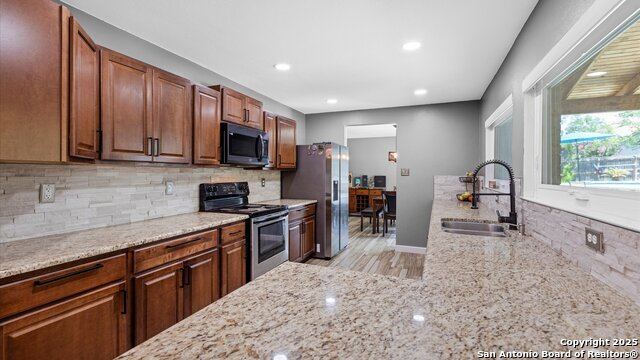 Listing photo id 8 for 12202 Towering Elm