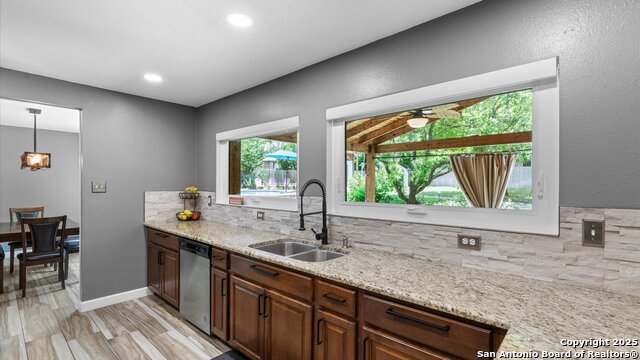Listing photo id 10 for 12202 Towering Elm
