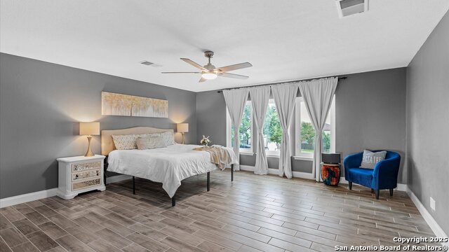 Listing photo id 12 for 12202 Towering Elm