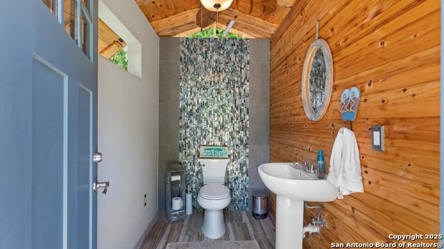 Listing photo id 27 for 12202 Towering Elm