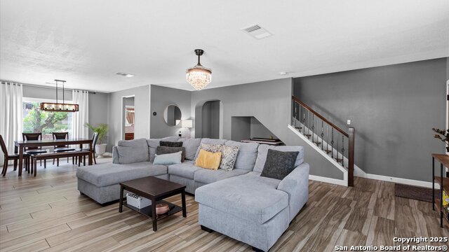 Listing photo id 3 for 12202 Towering Elm