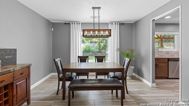 Listing photo id 5 for 12202 Towering Elm