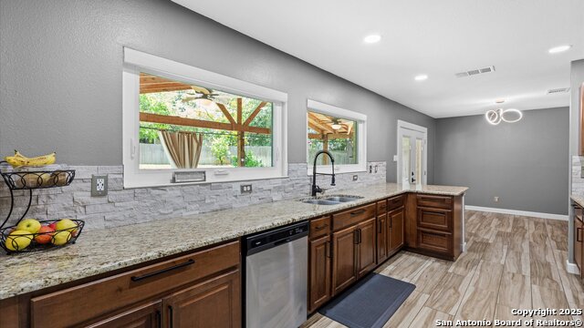 Listing photo id 7 for 12202 Towering Elm