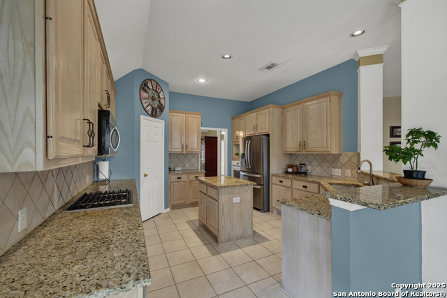 Image 16 of 45 For 2363 Oak Pebble