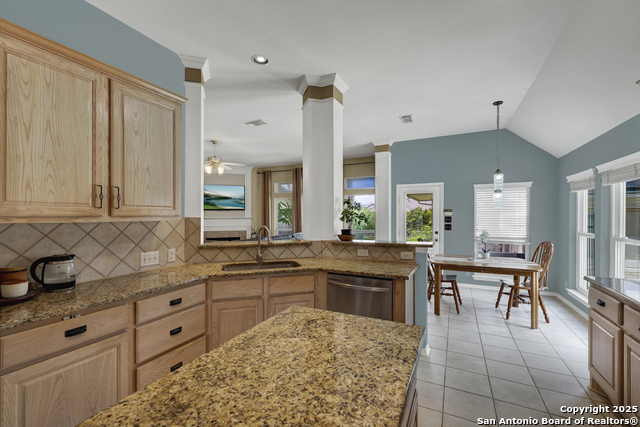 Image 20 of 45 For 2363 Oak Pebble