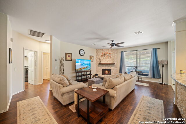 Image 17 of 40 For 20926 Encino Dawn