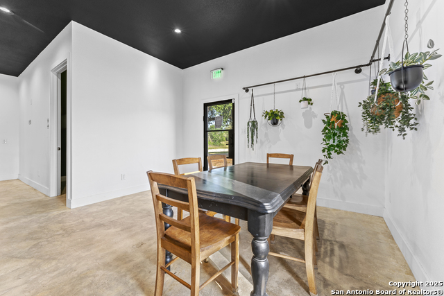 Listing photo id 11 for 1301 Hospital Blvd  Bldg B
