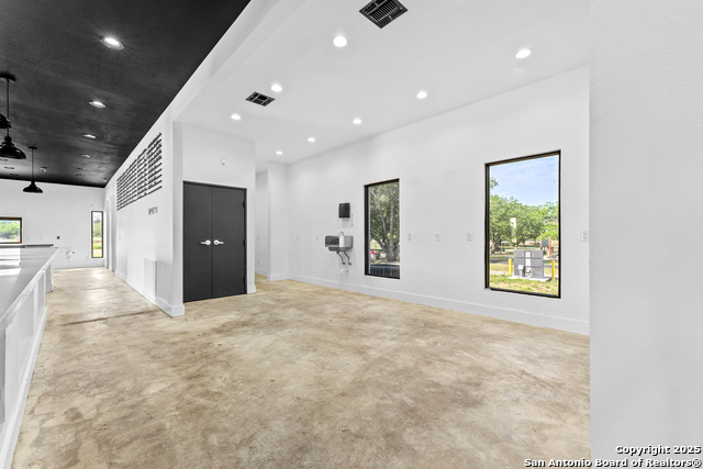 Listing photo id 19 for 1301 Hospital Blvd  Bldg B