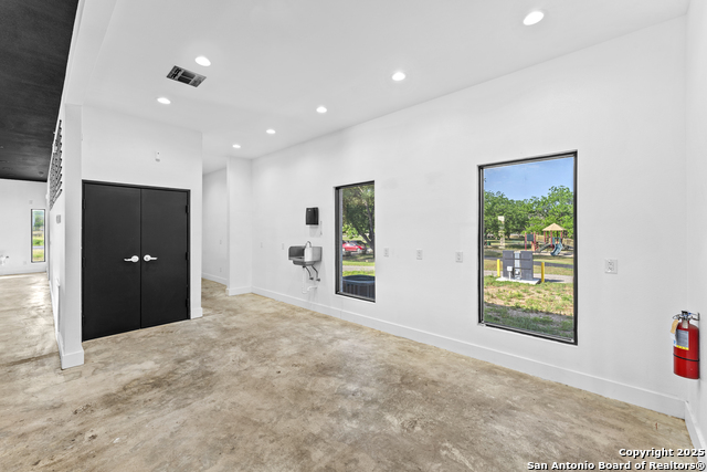Listing photo id 25 for 1301 Hospital Blvd  Bldg B