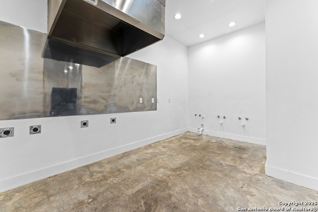 Listing photo id 26 for 1301 Hospital Blvd  Bldg B