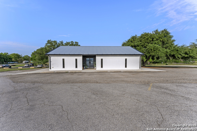 Listing photo id 1 for 1301 Hospital Blvd  Bldg B