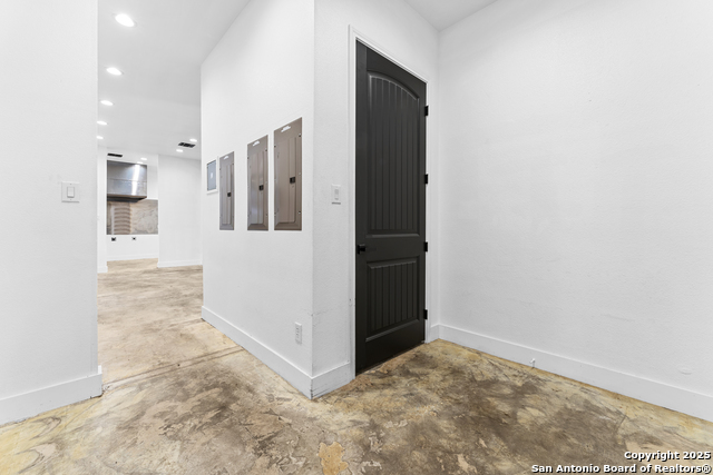 Listing photo id 29 for 1301 Hospital Blvd  Bldg B
