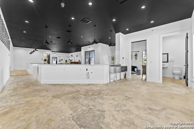 Listing photo id 32 for 1301 Hospital Blvd  Bldg B