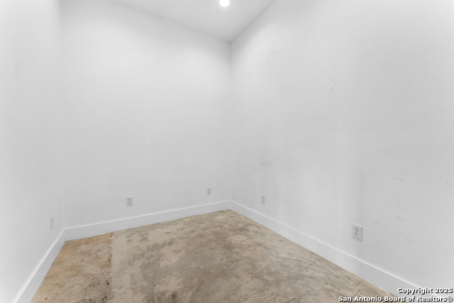 Listing photo id 35 for 1301 Hospital Blvd  Bldg B