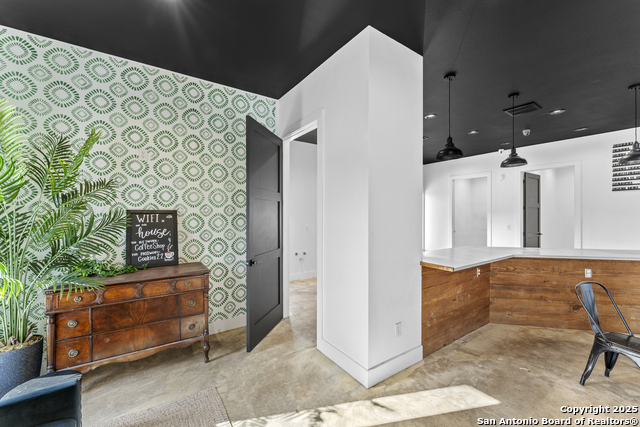 Listing photo id 5 for 1301 Hospital Blvd  Bldg B