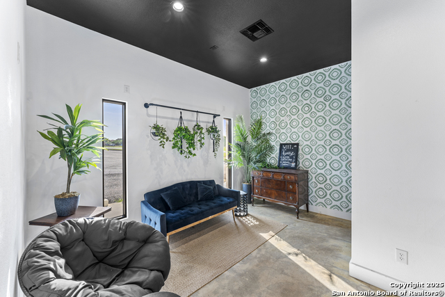 Listing photo id 7 for 1301 Hospital Blvd  Bldg B