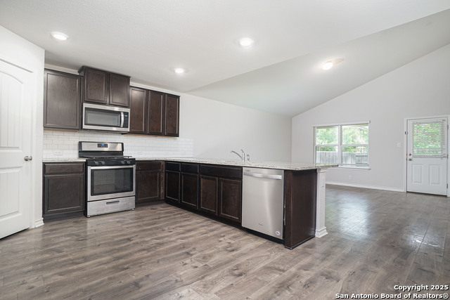 Listing photo id 8 for 5936 Hindes Stone