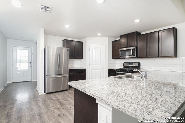 Listing photo id 9 for 5936 Hindes Stone