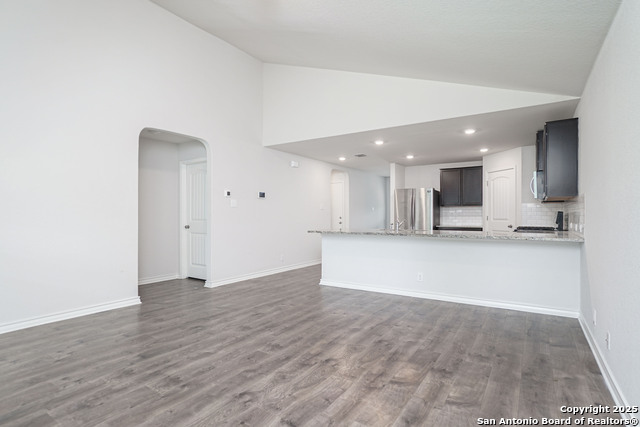 Listing photo id 10 for 5936 Hindes Stone