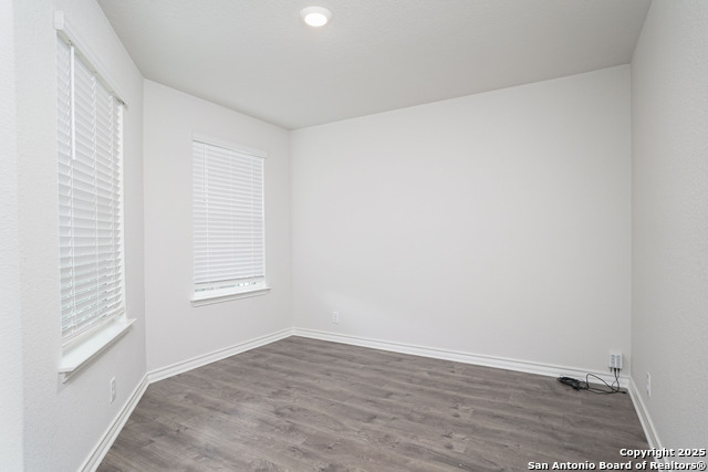 Listing photo id 11 for 5936 Hindes Stone