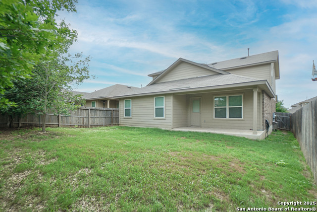 Listing photo id 13 for 5936 Hindes Stone