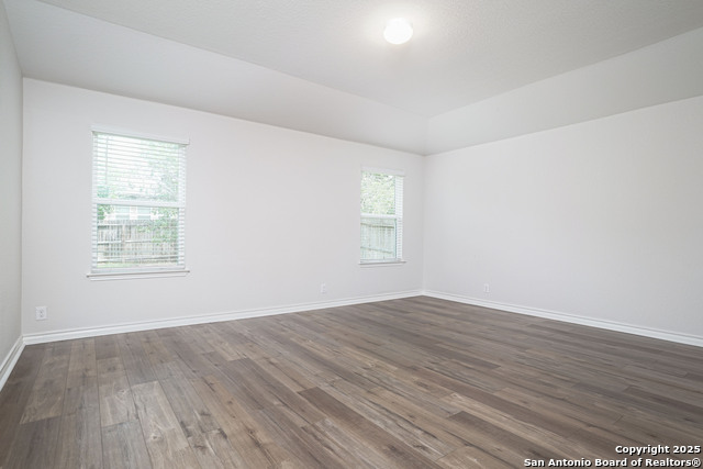 Listing photo id 6 for 5936 Hindes Stone
