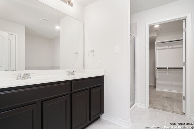 Listing photo id 7 for 5936 Hindes Stone