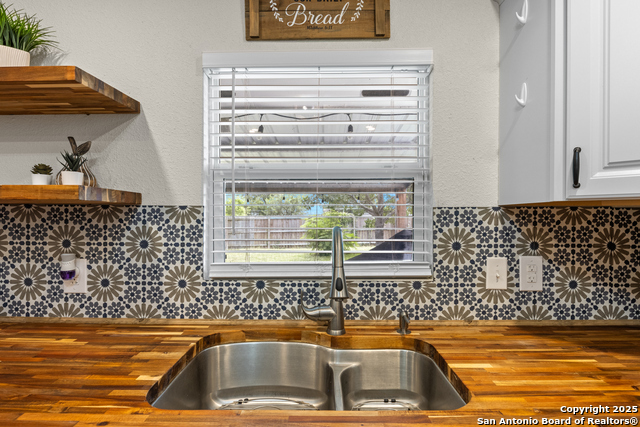 Listing photo id 12 for 6402 Quiet Forest
