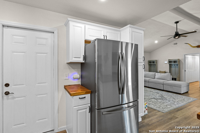 Listing photo id 13 for 6402 Quiet Forest