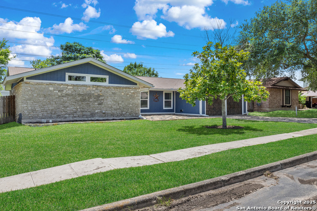 Listing photo id 1 for 6402 Quiet Forest