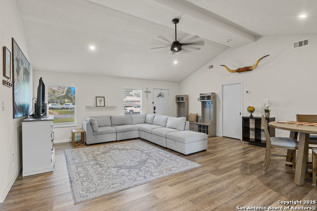 Listing photo id 5 for 6402 Quiet Forest