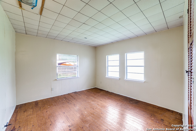 Image 11 of 30 For 606 Baetz Blvd W