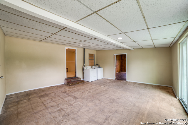 Image 15 of 30 For 606 Baetz Blvd W