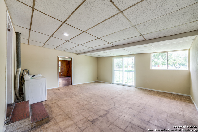 Image 16 of 30 For 606 Baetz Blvd W