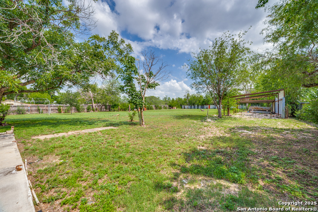 Image 23 of 30 For 606 Baetz Blvd W