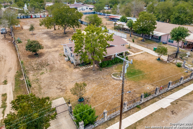 Image 29 of 30 For 606 Baetz Blvd W