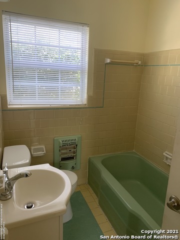 Image 17 of 27 For 212 Lyman Dr