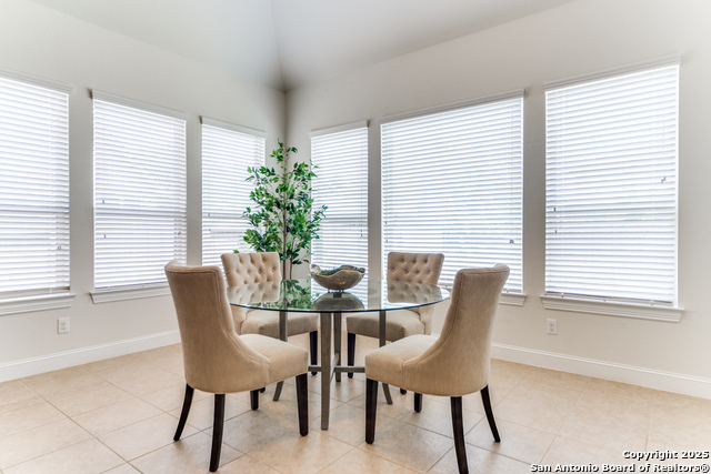 Listing photo id 12 for 233 Branson Falls