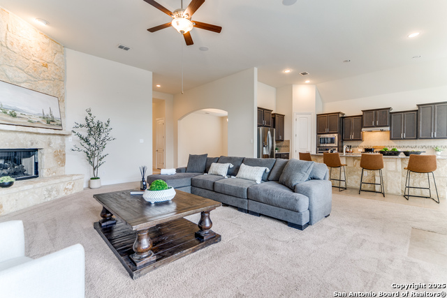Listing photo id 5 for 233 Branson Falls