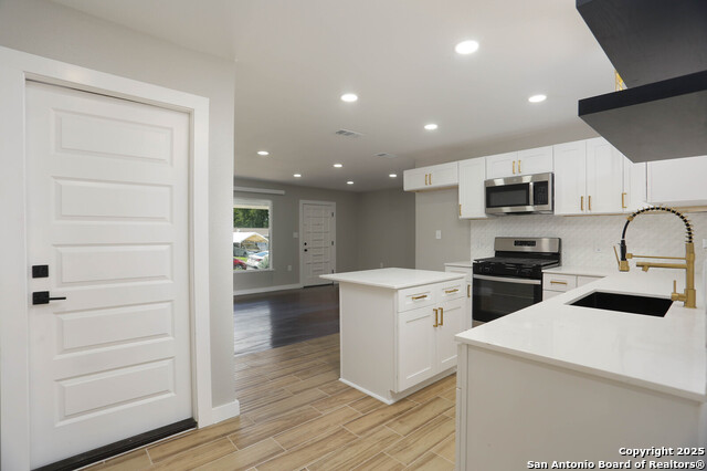 Image 10 of 21 For 446 Savannah Dr