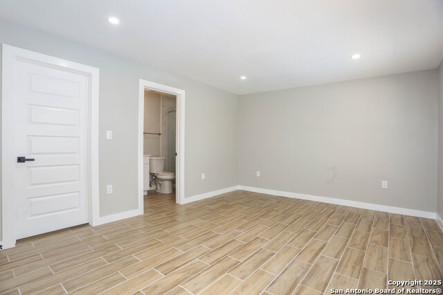 Image 11 of 21 For 446 Savannah Dr